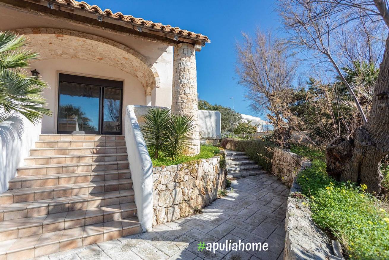 Appartamento intero, Emma's Villa  fronte mare con piscina in Torre Suda, Racale