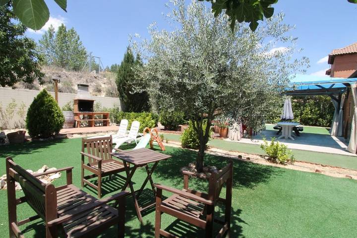 Chalet para 16 personas, con terraza y jardín en Castilla-La Mancha - 2
