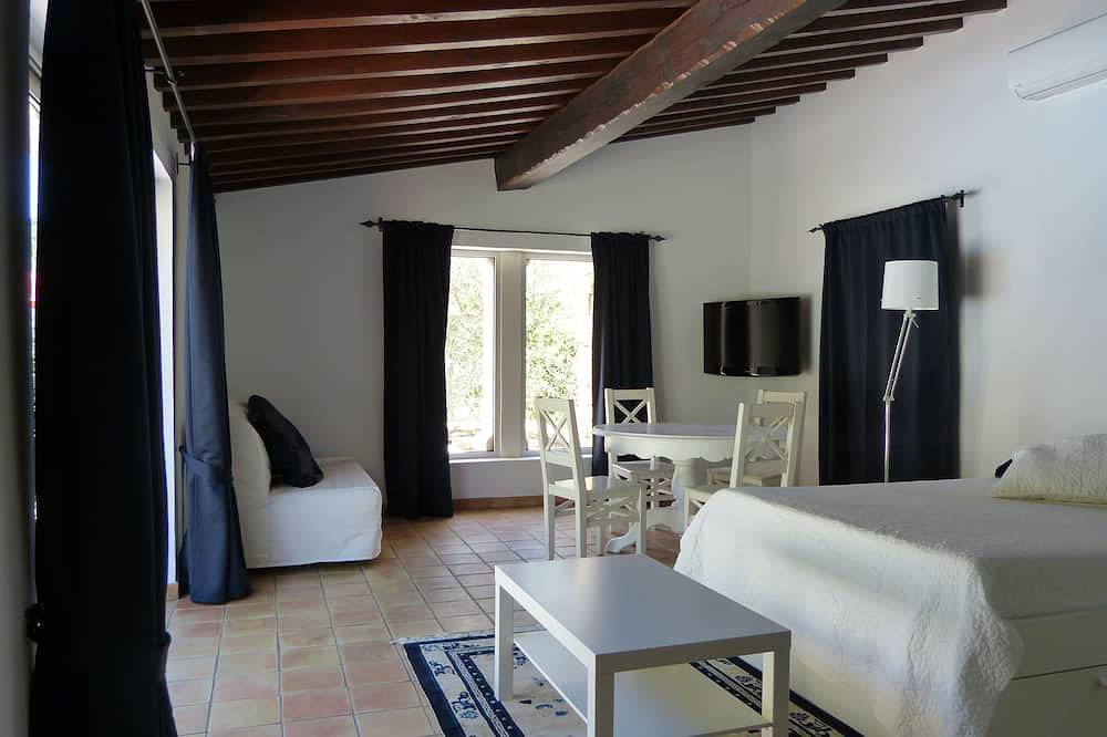 Großes Studio mit Pool in einem grünen Nest im Herzen des Luberon in Saignon, Regionaler Naturpark Luberon