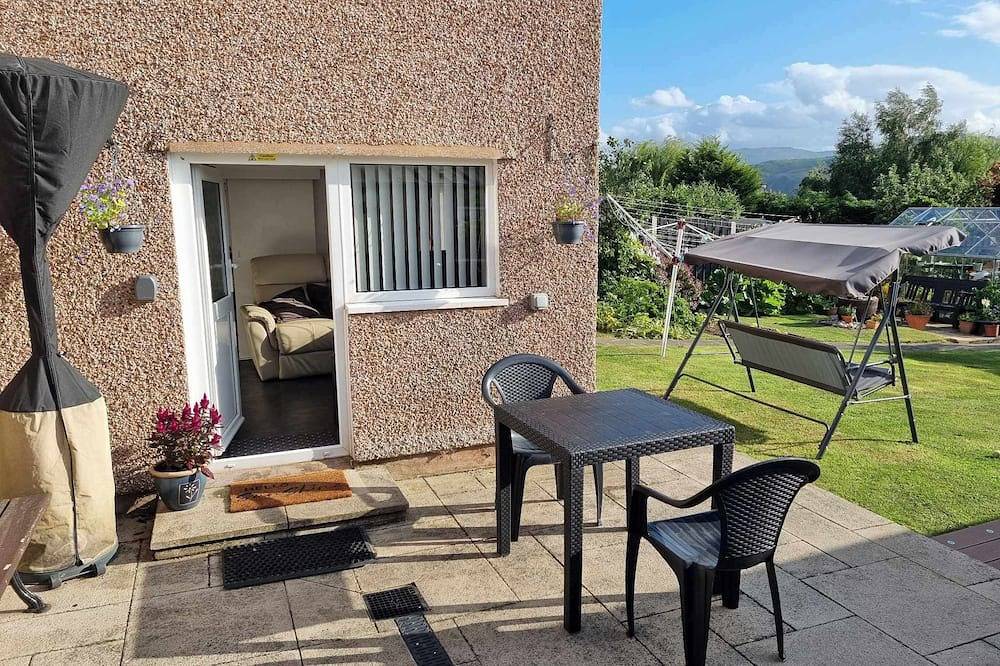 Entire apartment, Ann's Garden Flat, Llandudno and Conwy. Quiet Residential Area, Self Contained in Deganwy, Conwy region