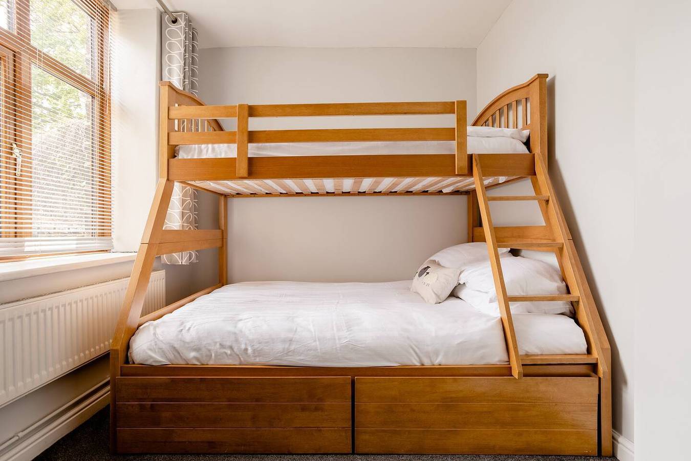 Entire holiday apartment, Oldmill-2Bed-Sleeps6-Hottub-Privategarden in West Yorkshire