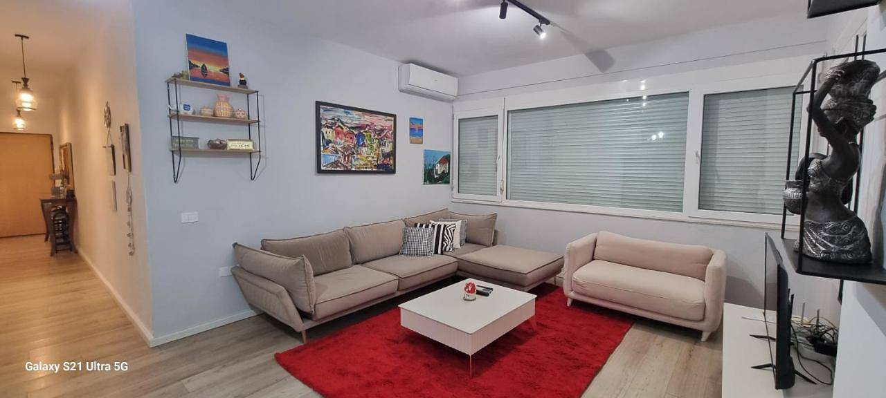 Appartement entier, Two-Bedroom Apartment with Balcony and Sea View in Dhërmi, Himarë