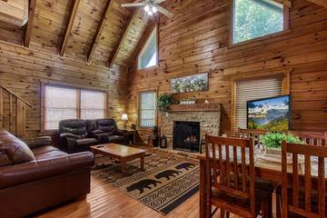Log Cabin for 4 Guests in Pigeon Forge, Sevier County, Picture 1