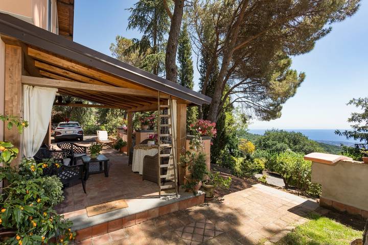 Villa 'Feudo Algerazzi - Cottage' con vistas al mar, terraza privada y Wi-Fi in Zafferana Etnea, Etna