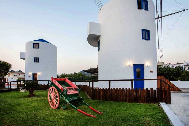 Ferienhaus für 2 Personen, mit Balkon und Terrasse sowie Garten und Pool