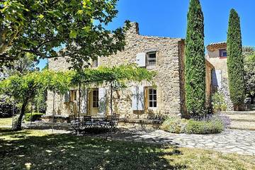 Gîte pour 16 personnes, avec jardin, animaux acceptés à La Bastide-des-Jourdans