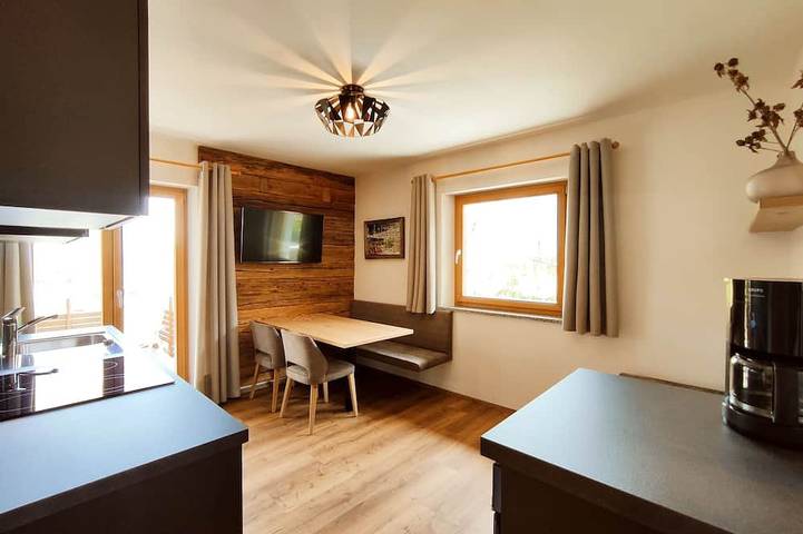 Ferienwohnung für 4 Personen, mit Balkon und Garten sowie Pool in Kuens