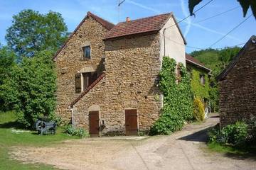 Gîte pour 5 personnes, avec jardin à Genouilly