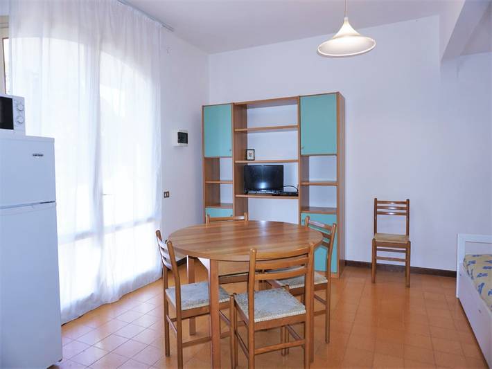 Appartamento per 3 persone, con balcone, adatto a famiglie con bambini a Porto Santa Margherita