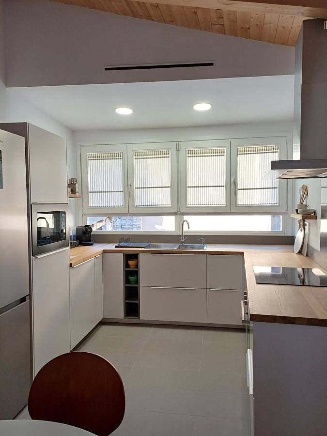 Gîte pour 7 personnes, avec vue et balcon à Vic