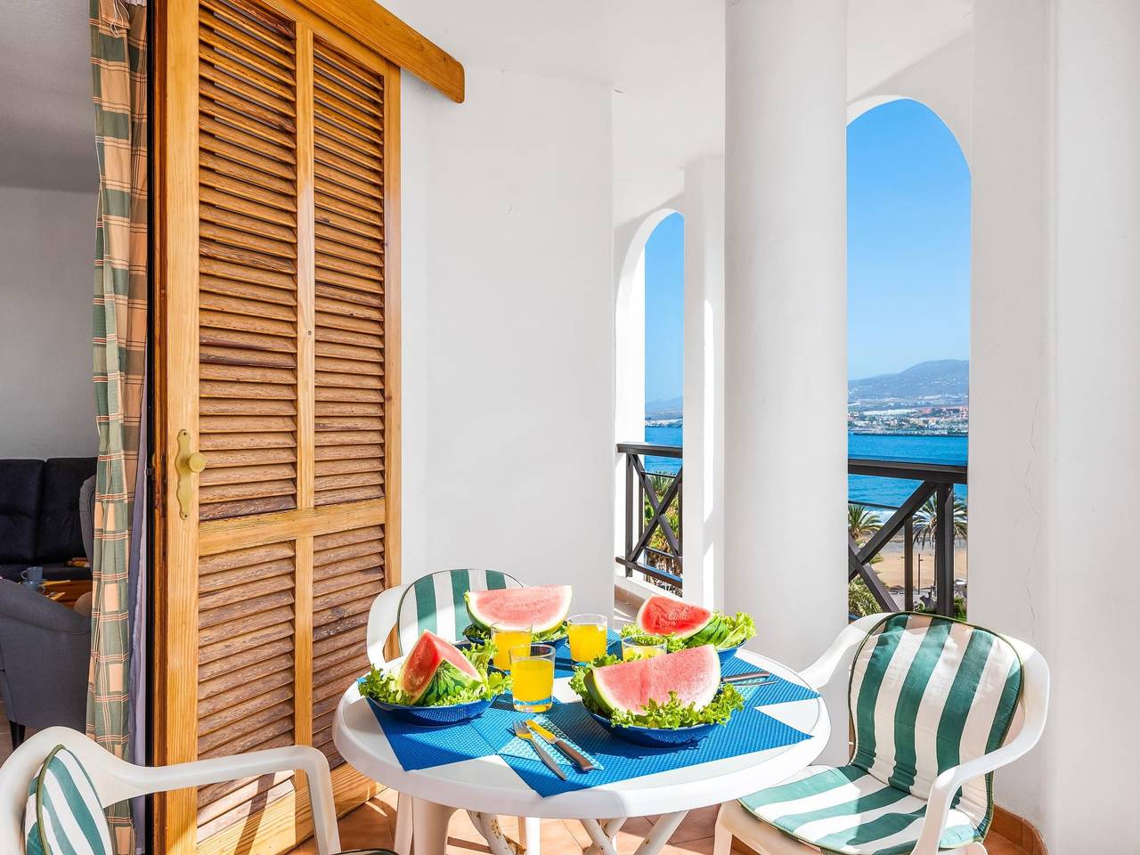 Apartamento vacacional entero, 665 Parque Santiago 2 ,frente al mar, piscina y Wifi in Playa de las Américas, Arona 