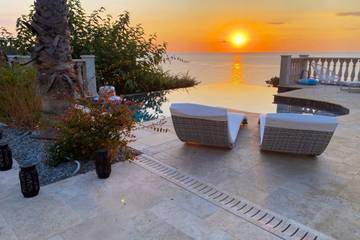 Location de vacances pour 8 personnes, avec piscine et terrasse à Brando