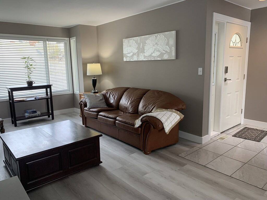 Victoria St Str in Peachland Bc - 5 mins from the beach in Peachland, Regional District of Central Okanagan