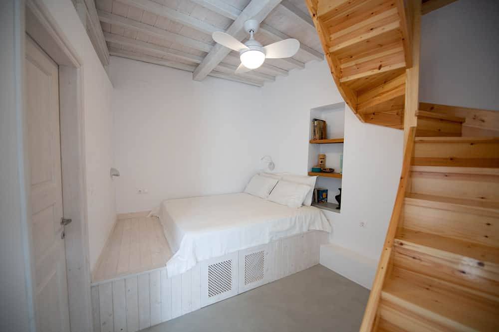 A beautiful, newly renovated, fully equipped traditional house in Glossa in Glossa, Sporaden