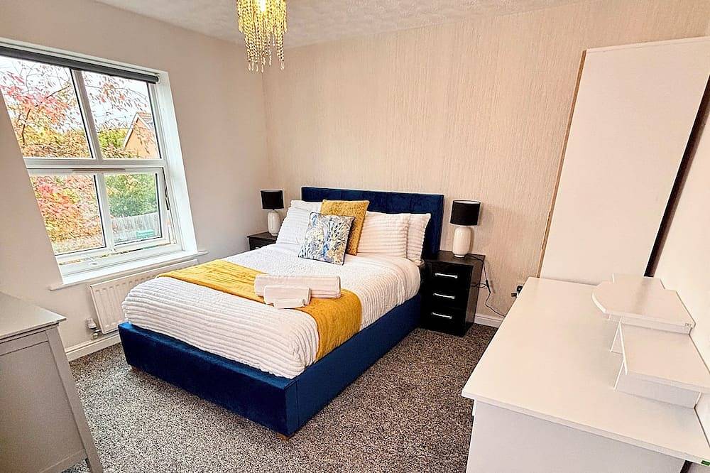 Cosy home, perfect for work contractors and families found in Kettering. in Kettering, Northamptonshire