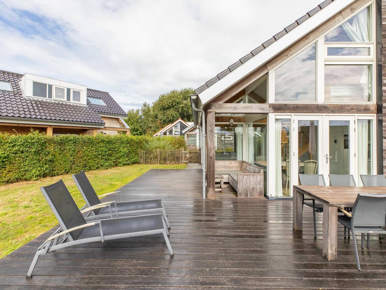 Geniet van luxe en comfort in Kavel 10 in Renesse Strand, Renesse