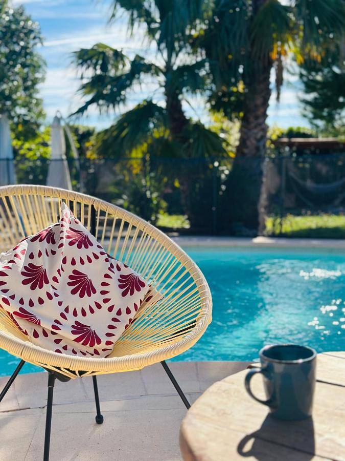 Appartement de vacances pour 4 personnes, avec jardin et piscine, animaux acceptés