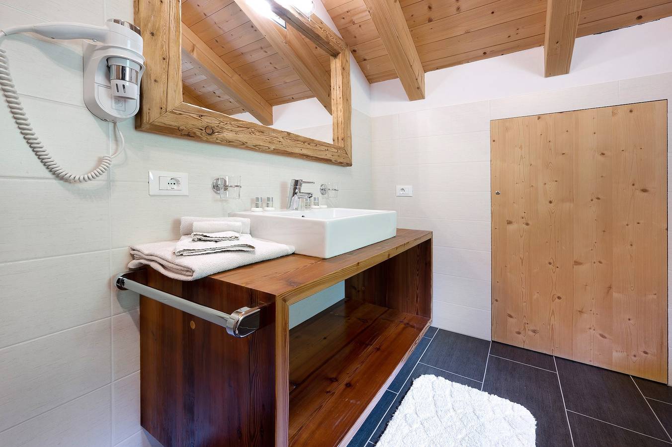 Ganze Wohnung, Ferienwohnung Lüch da Mirio App Pütia mit Bergblick, Garten und Wlan in Rumestluns, Wengen (Italien)