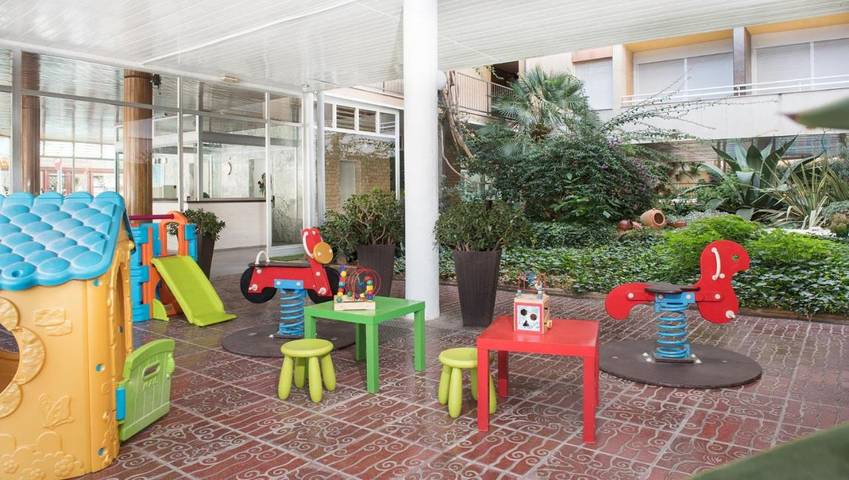 Gîte pour 2 personnes, avec piscine et bassin pour enfant ainsi que jardin et vue dans Platja de Calafell - 4