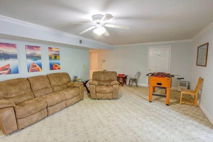 Vacation rental for 6 people, with balcony and yard in Smith Mountain Lake
