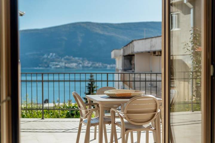 Apartament wakacyjny dla 4 osób, z balkon i widok w Herceg Novi