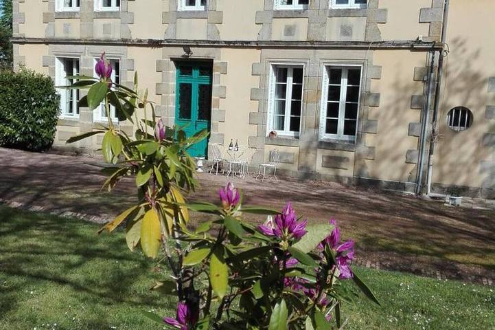 Gîte pour 15 personnes, avec piscine et jardin, animaux acceptés à Gipcy