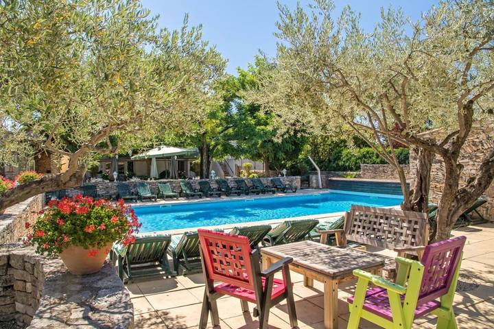 Hôtel pour 3 personnes, avec Terrasse et Jardin ainsi que Piscine et Sauna
