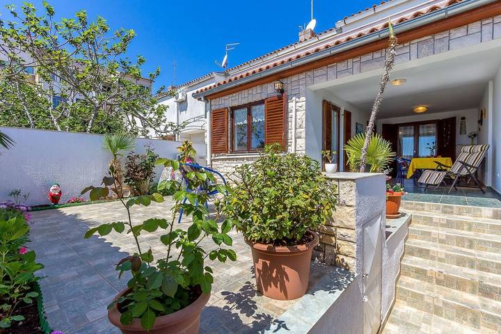 Ferienwohnung für 4 Personen, mit Terrasse, mit Haustier in Peroj