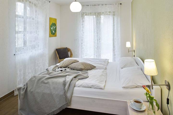 Holunderhaus mit 92 m² auf 2 Ebenen für 6+2 Pers., 3 Schlafzimmer, 3 Bäder in Görzig, Rietz-Neuendorf