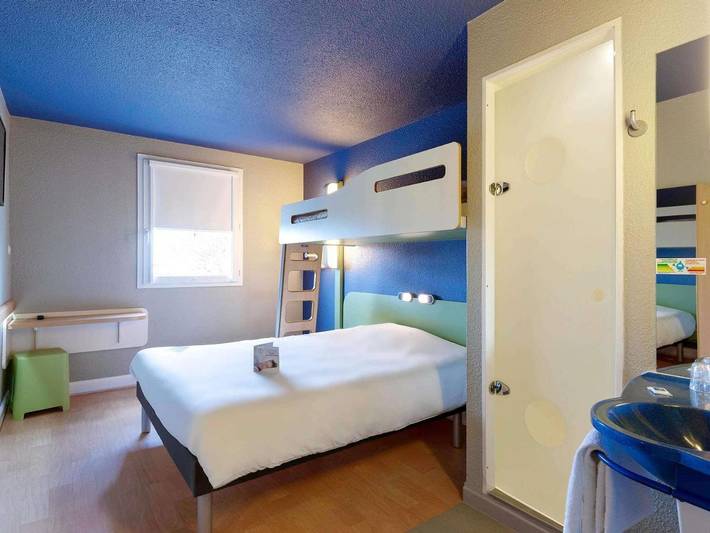 Hôtel pour 3 personnes, avec terrasse et piscine