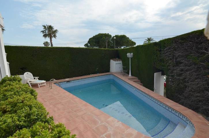 Chalet pour 14 personnes, avec piscine ainsi que jardin et vue à Cambrils - 2