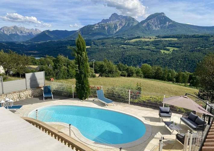 Cottage pour 6 personnes, avec jacuzzi et sauna ainsi que jardin et piscine dans Ponsonnas