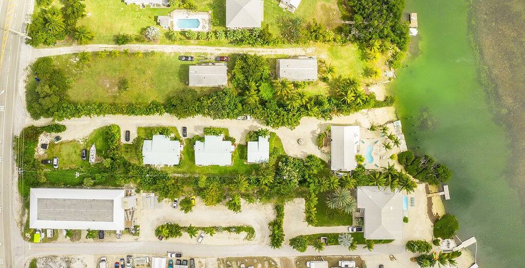 Old Florida Style, Dockage, Swimming Pool (shared), just 20 miles from Key West in Cudjoe Key, Lower Keys