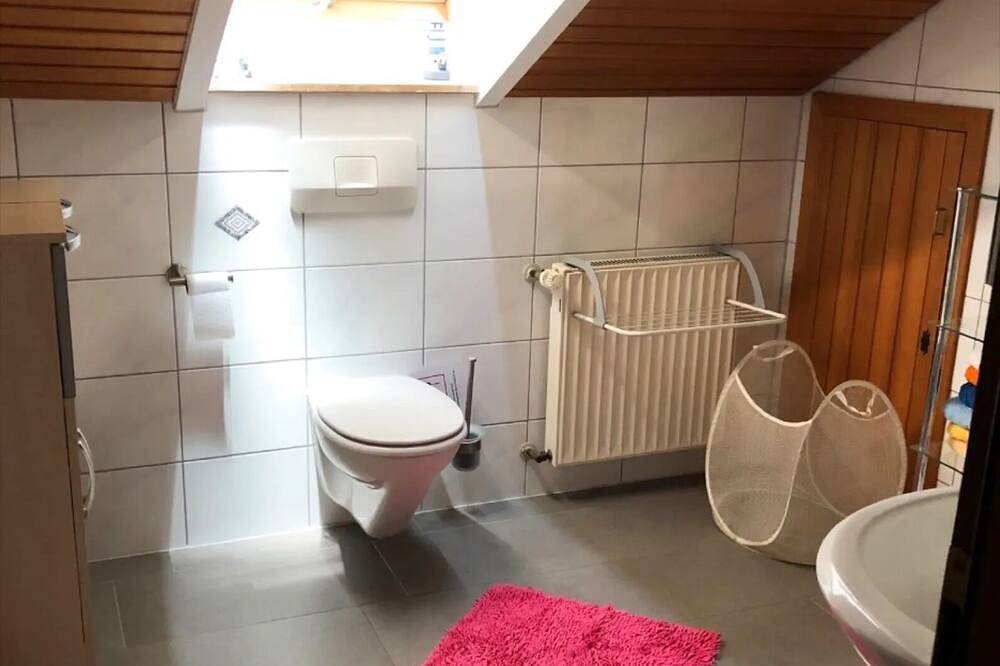 Ganze Wohnung, Ferienwohnung Tannhausen mit privatem Garten, Balkon und Wlan in Aulendorf, Region Bodensee-Oberschwaben