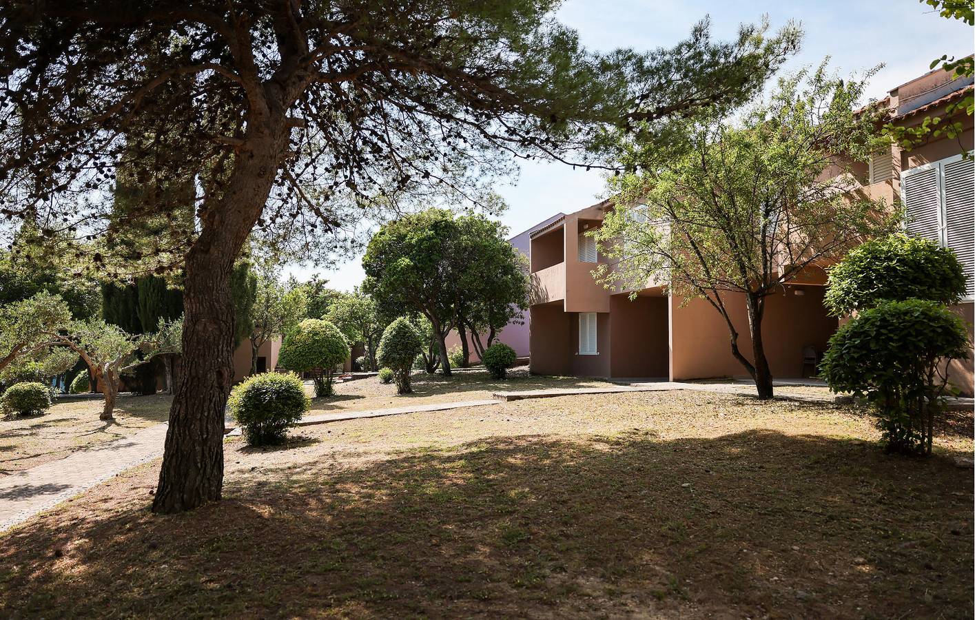 Ganze Ferienwohnung, Familienfreundliches Apartment mit Pool, Küche und WLAN in der Nähe des Strandes Stari Porat in Seget Vranjica, Split-Dalmatien