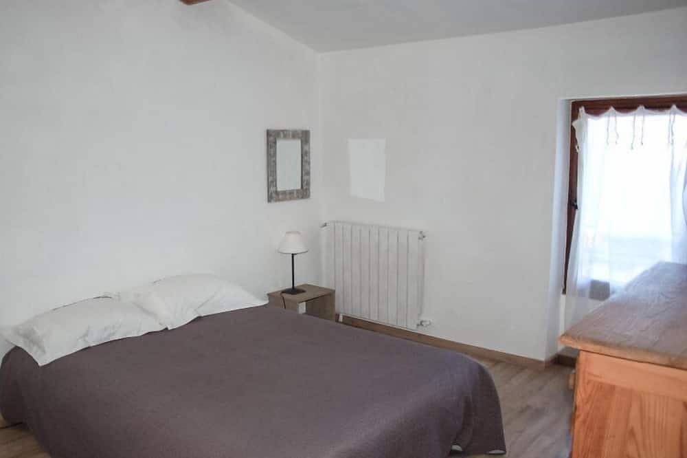 Belle maison en pierre à Orsan, Gard, piscine privée, animaux admis (2). in Orsan, Région de Nîmes