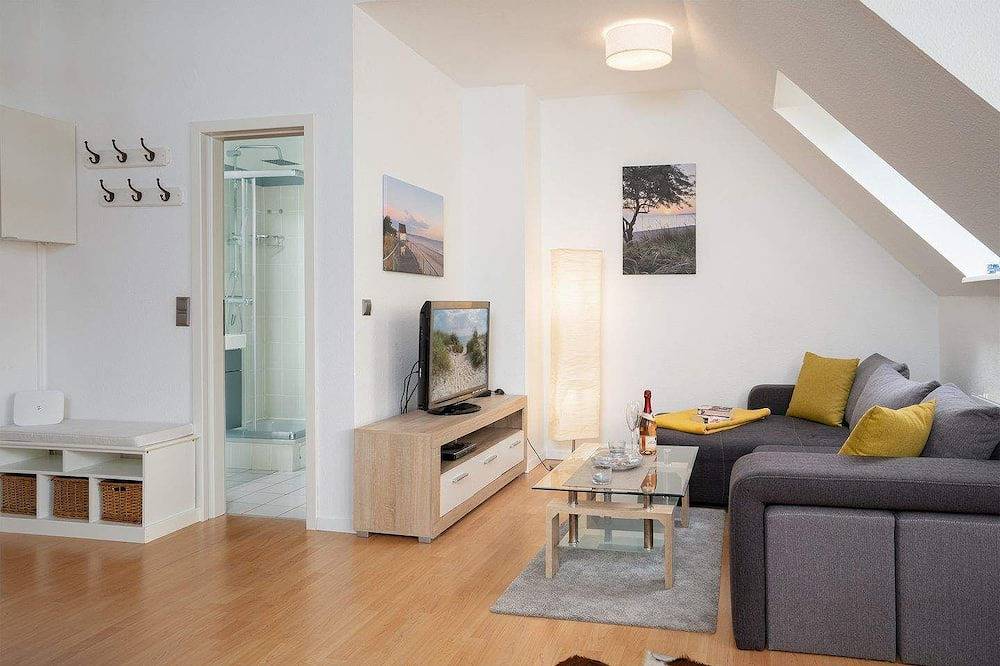 Entire apartment, Idyllic maisonette vacation apartment close to the beach for 3 people over 2 floors in Themenstrände Scharbeutz, East Holstein