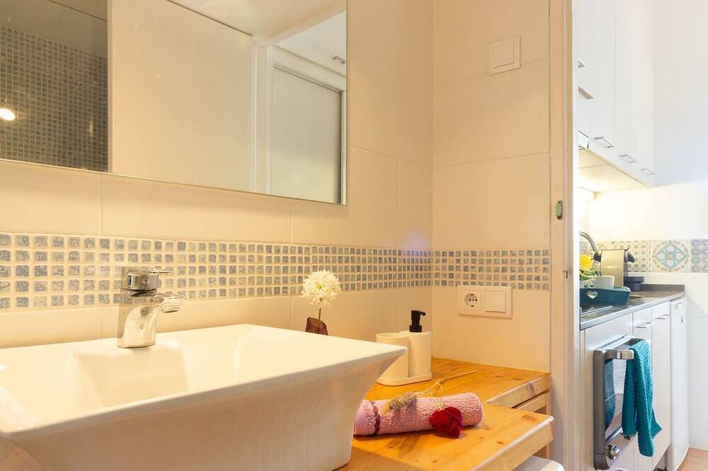 Apartamento entero, Vistas Espectaculares, Primera Línea Mar, Balcón, A/C in Coma-ruga, Vendrell