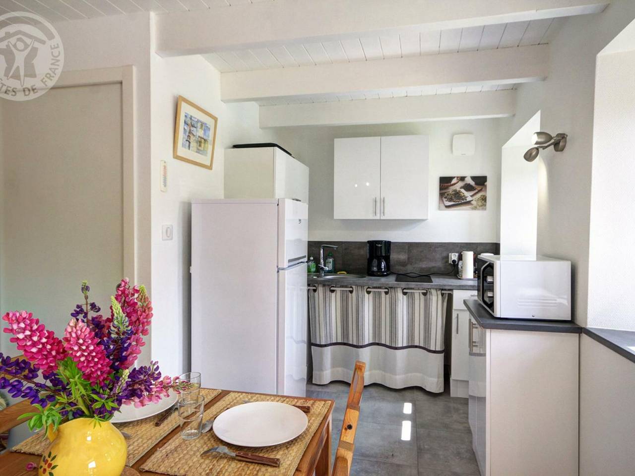 Estudio entero, Casa rural acogedora de piedra, 4 pers, mascotas permitidas in La Chapelle-en-Lafaye, Montbrison