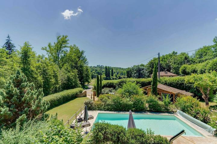 Location de vacances pour 6 personnes, avec Jacuzzi ainsi que Piscine et Sauna à Vézac