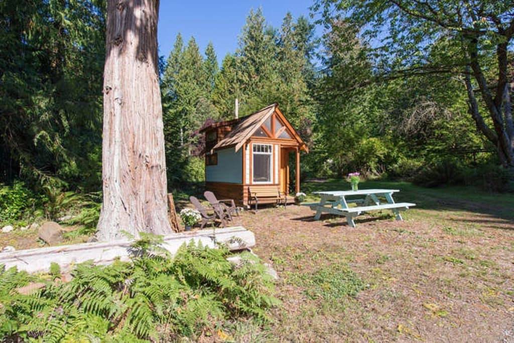 The Micro Cabin In Roberts Creek - 2 Minutes from the Beach! in Sunshine Coast Regional District