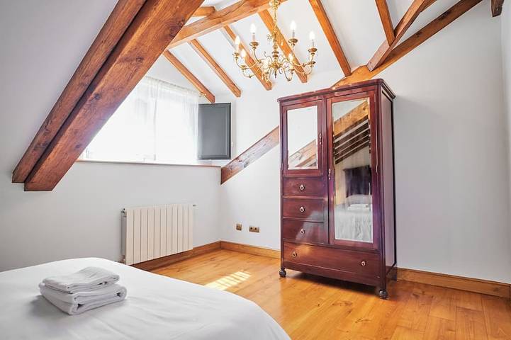 Casa Parbayón–Encanto entre Jardines y Luz Natural in Piélagos, Kantabrische Küste