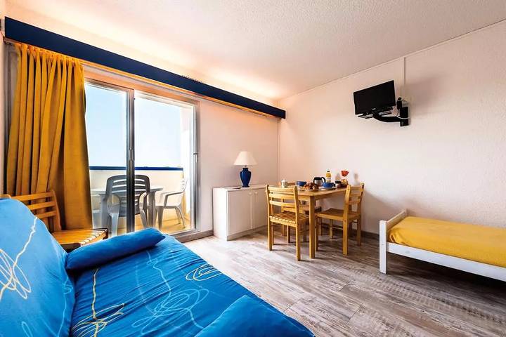 Studio pour 3 personnes, avec piscine et balcon