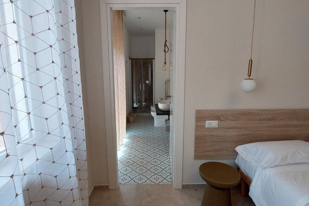 Nice room in Agrigento + Breakfast & Parking in Agrigento, Provincia de Agrigento