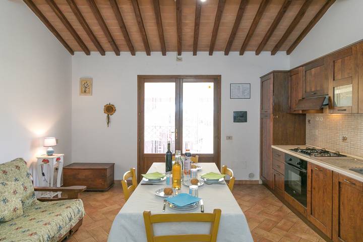 Agriturismo "Il Pino - Tiglio" con piscina condivisa, terrazza privata e Wi-Fi in Cecina, Costa degli Etruschi