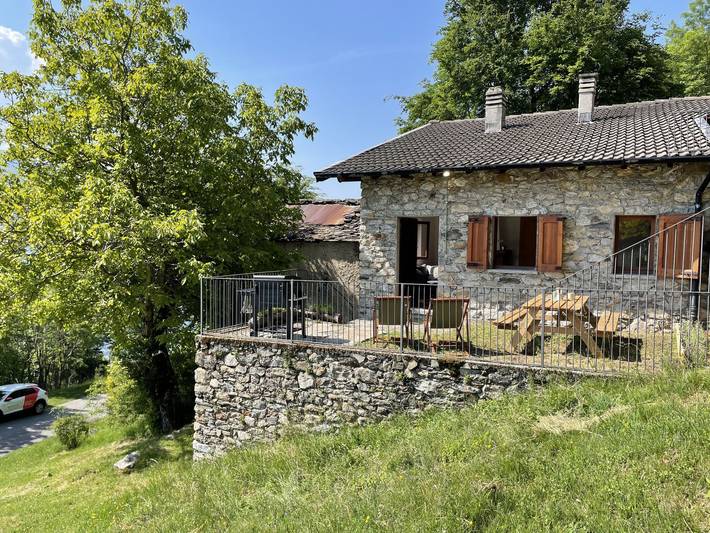 Ferienhaus für 4 Personen, mit Terrasse und Garten sowie Ausblick in Montemezzo