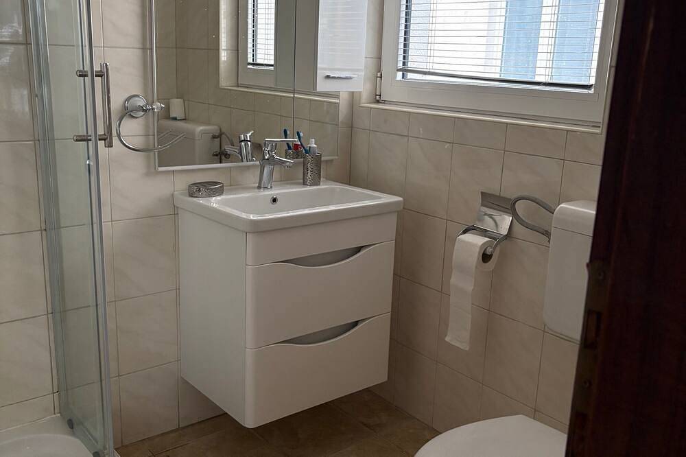 Ganze Wohnung, Tadellose Wohnung, ununterbrochener atemberaubender Blick auf die Bucht, privater Parkplatz in Muo, Opština Kotor