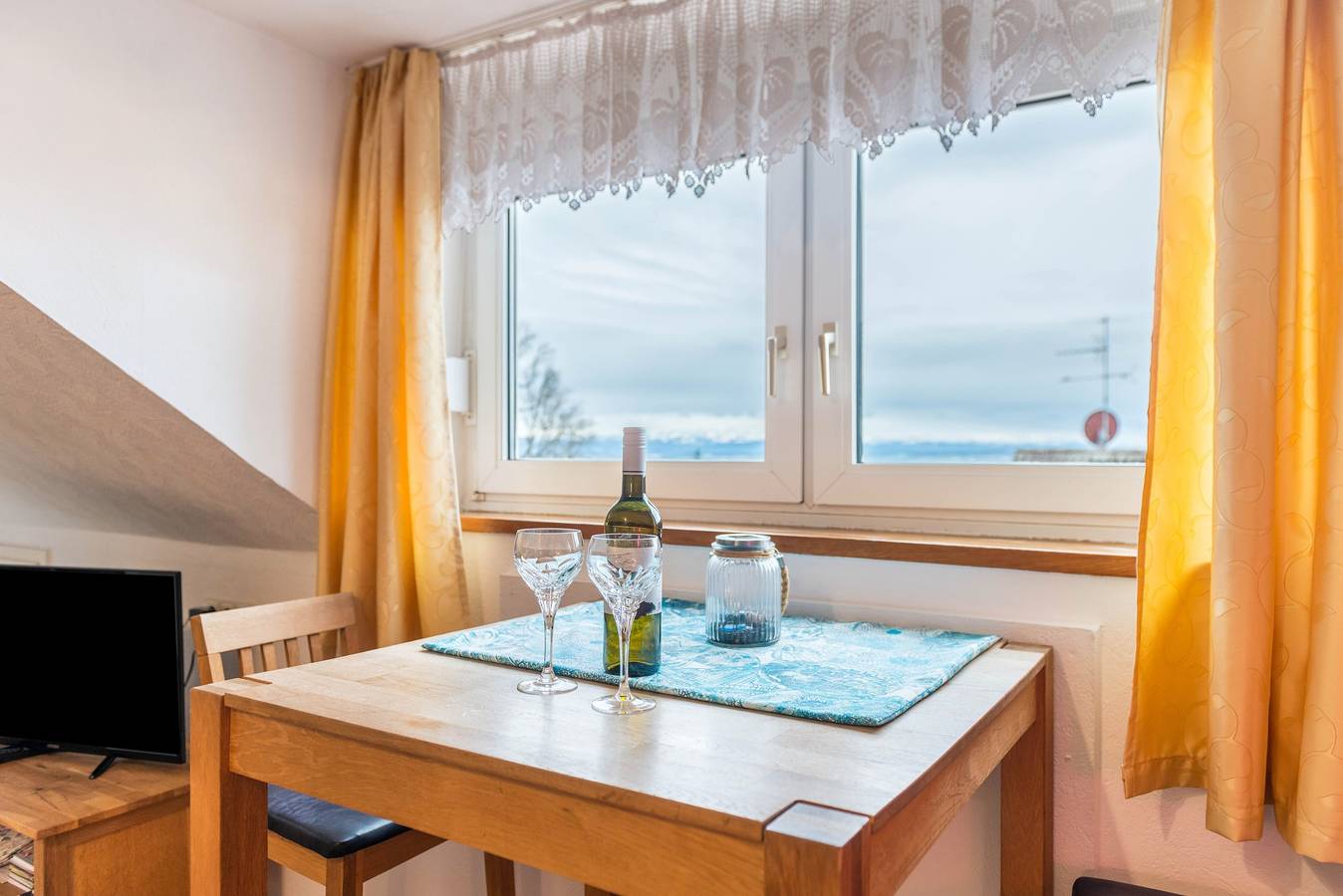 Ganze Wohnung, Ferienwohnung 'Birne' mit Seeblick, Gemeinschaftsgarten und Wlan in Meersburg, Region Bodensee-Oberschwaben