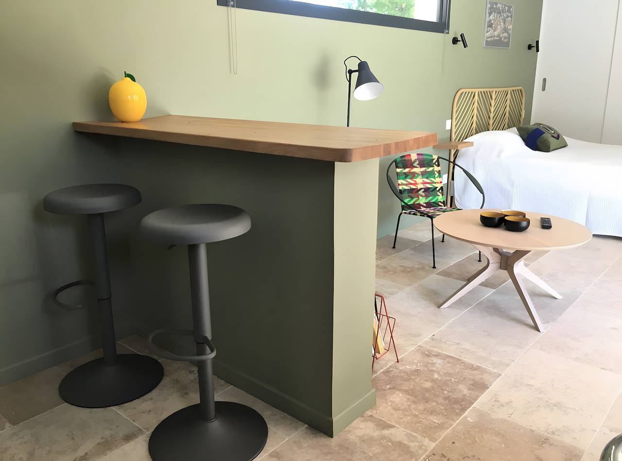 Monolocale intero, Gîte “La Cigale Bleue” con piscina privata, Wi-Fi e aria condizionata in Saint-Rémy-de-Provence, Arles e dintorni