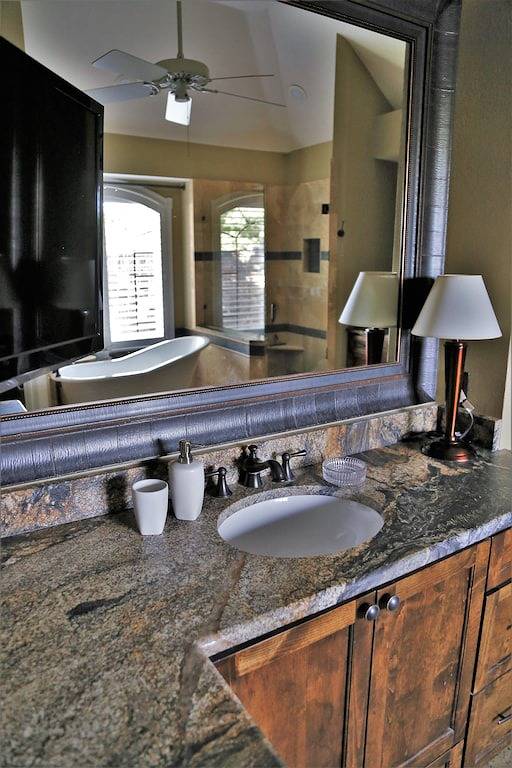 Vacation rental for 6 people, with yard in Addison